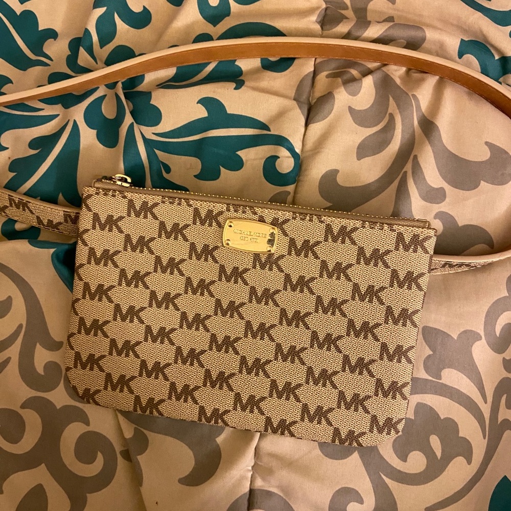 MICHAEL Michael Kors Belt Bag!
